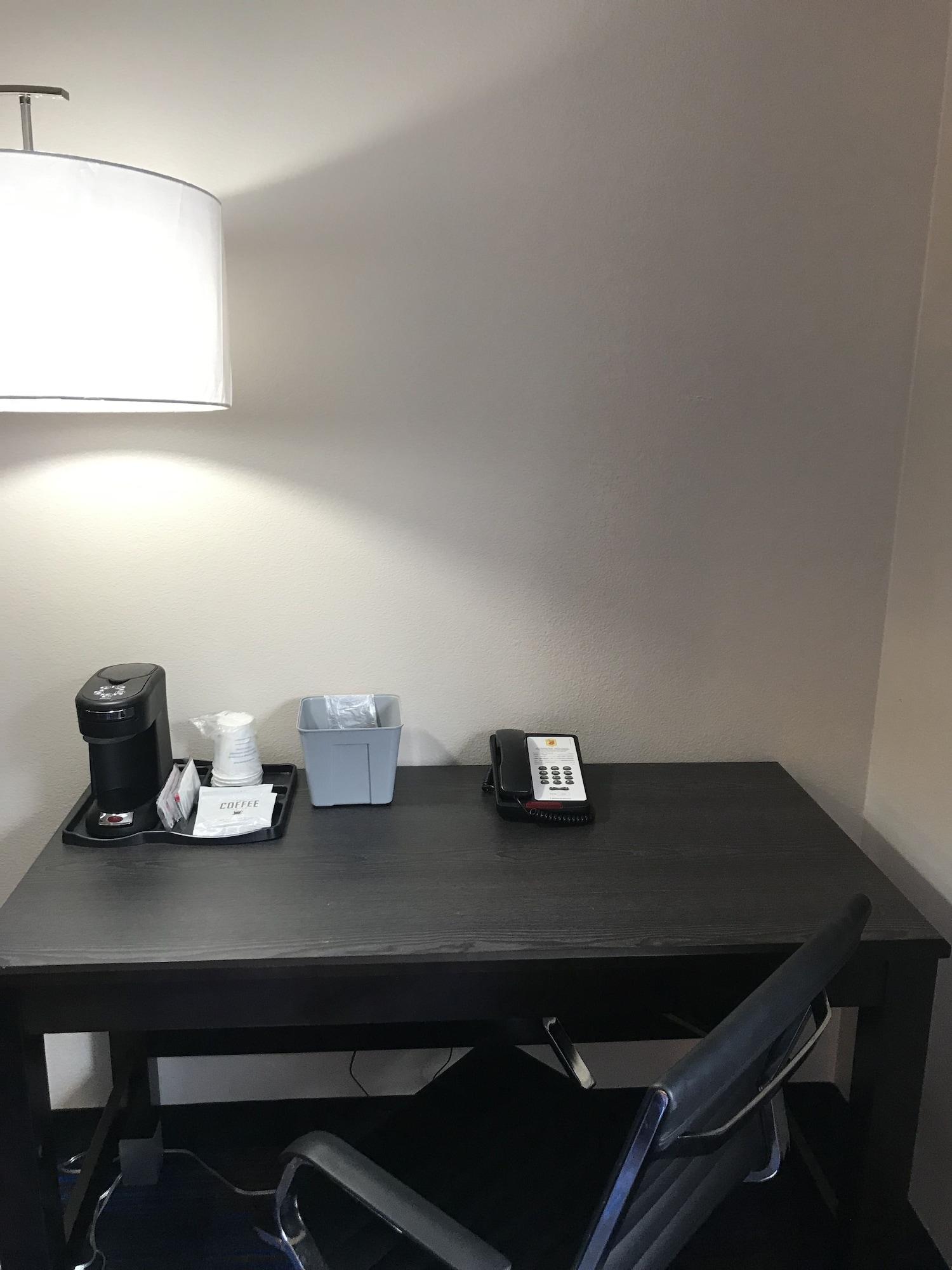 Super 8 By Wyndham Lenexa Overland Park Area/Mall Area Exteriör bild