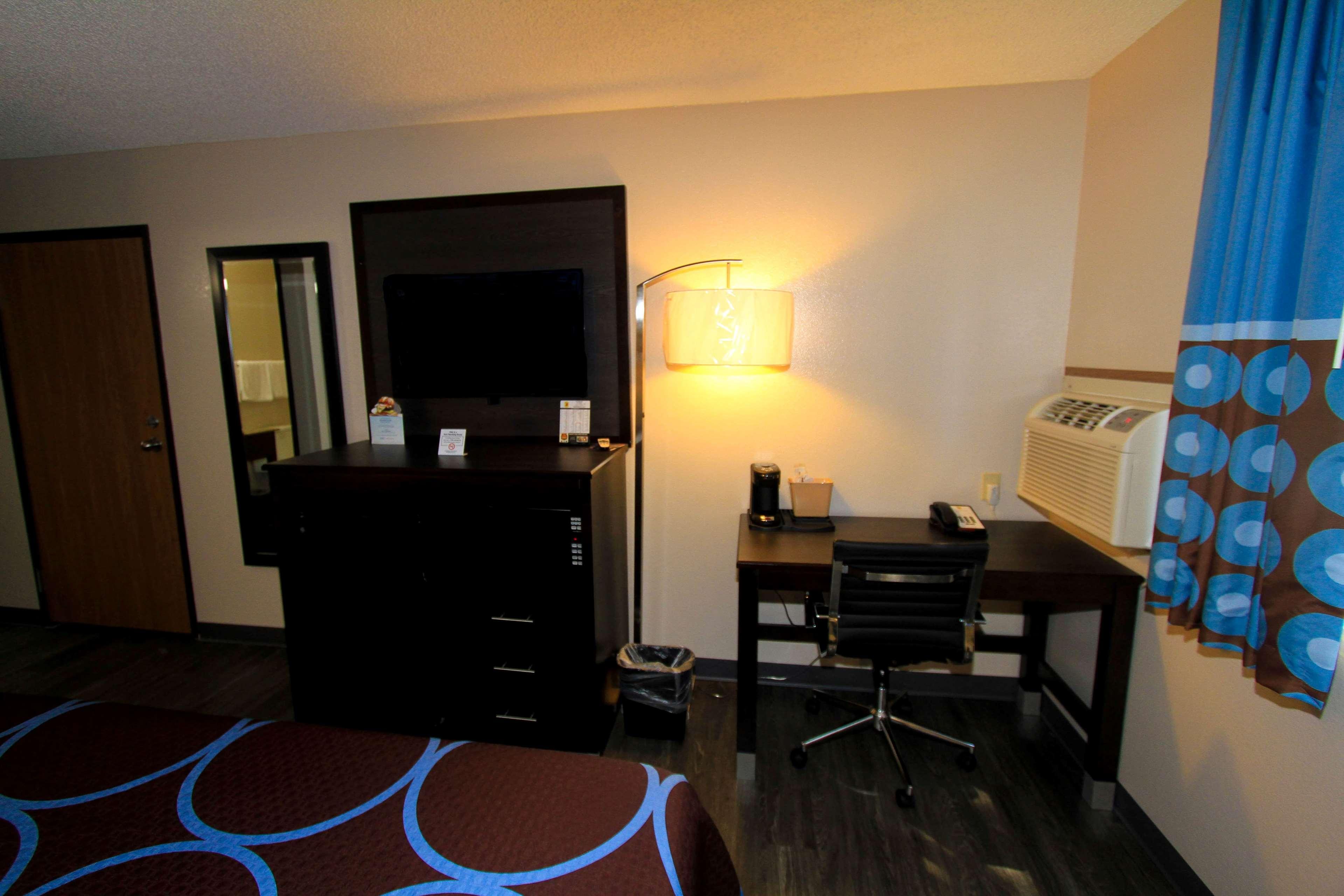 Super 8 By Wyndham Lenexa Overland Park Area/Mall Area Exteriör bild