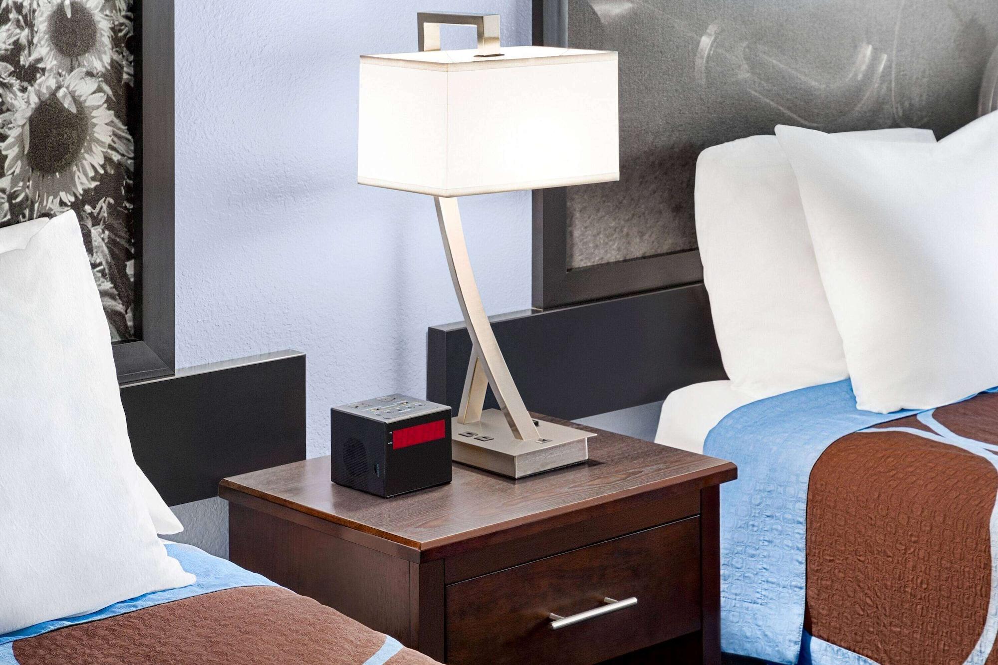 Super 8 By Wyndham Lenexa Overland Park Area/Mall Area Exteriör bild
